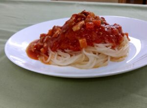 ゴロゴロ野菜のトマトパスタ
